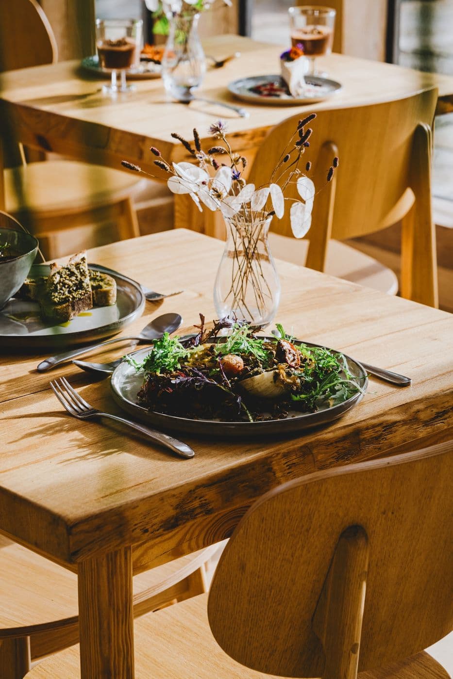 The table laid for dinner